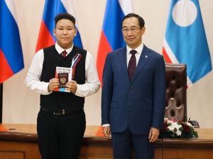 Государственные награды вручил в День Конституции РФ глава Якутии