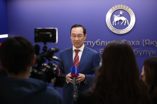 Айсен Николаев: Якутия реализует все меры для поддержки экономики и населения, предложенные Президентом РФ