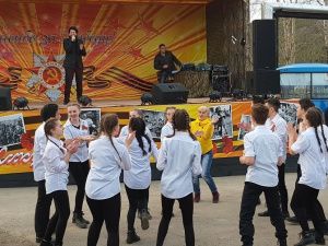 Компания «Железные дороги Якутии» подарила алданцам праздничные концерты «Победный май»