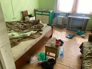 Жительница Якутии пошла пьянствовать, оставив 4-летнего сына одного в квартире