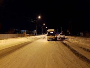 На Покровском тракте грузовик сбил женщину на пешеходном переходе