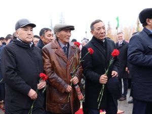 Памятник Михаилу Николаеву открыли в Хангаласском районе