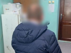 «Алло, это майор ФСБ!»: мошенники запугали 66-летнего жителя Якутии, обвинив в содействии терроризму, и похитили 2,5 млн рублей