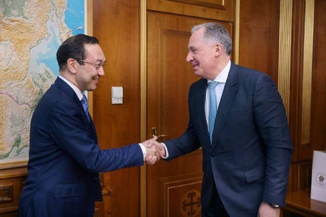 Глава Якутии встретился с Президентом Олимпийского комитета РФ Станиславом Поздняковым