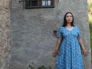 Яна Угарова продает квартиру