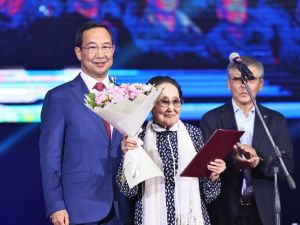 Супруге тренера Дмитрия Коркина вручили госпремию за вклад в развитие физкультуры и спорта