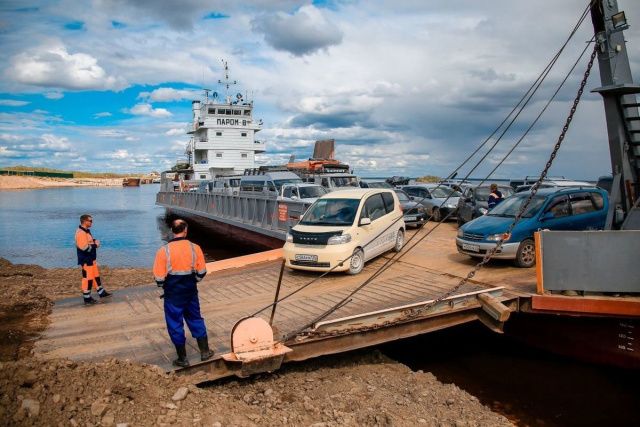 Между Якутском и Нижним Бестяхом курсируют всего два парома. Работа паромов завершится в ближайшие дни