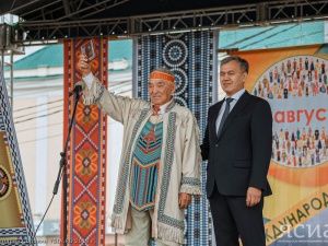 Афанасий Владимиров поздравил коренные народы республики с праздником