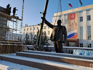 В отреставрированный памятник Ленину в Якутске заложили капсулу времени
