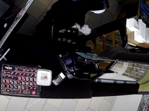 В Якутии девушка подозревается в кражах денег из касс двух магазинов