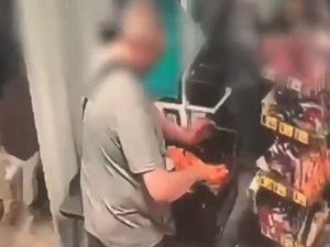 Бывший сотрудник магазина в Якутске украл продукты и алкоголь, имитируя оплату на кассе самообслуживания