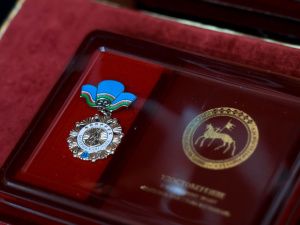 Айсен Николаев вручил государственные награды многодетным матерям Якутии