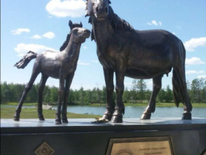 Памятник божествам Дьөһөгөй претендует на победу в республиканском голосовании «Какой памятник в Якутии вы считаете лучшим?»
