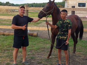 Иппотерапия и отдых в апидомиках: семья из Вилюйского района открыла уникальную экоферму