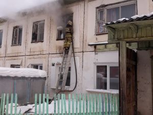 Пожарные отстояли общежитие в г. Покровск