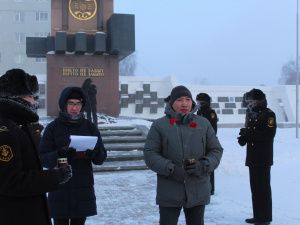 День неизвестного солдата. «Волонтеры Победы» в Якутске возложили цветы и свечи