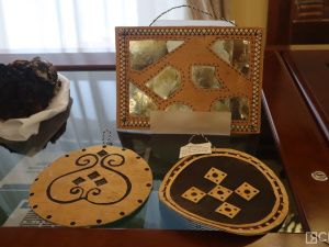 В Якутске презентовали книгу  о мастерах берестяных изделий  «Өбүгэ ситимэ»