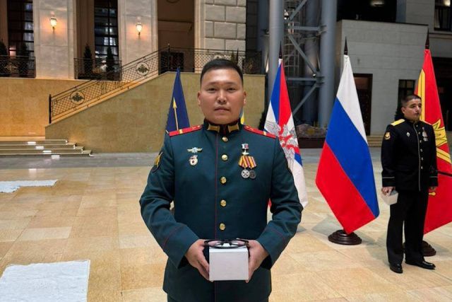Якутянину Родимиру Максимову вручили золотую звезду Героя России