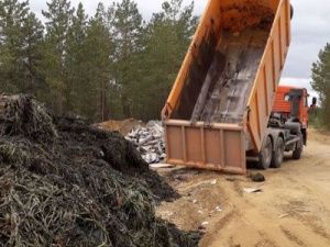 На несанкционированной свалке обнаружена продукция "Саюри"