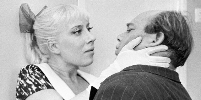 Георгий Данелия о пробах Инны Чуриковой на роль соблазнительницы Розочки для "Тридцать три"