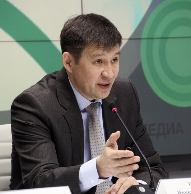 «Диалог с властью»: министр по физической культуре и спорту Иннокентий Григорьев выступит в радиоэфире