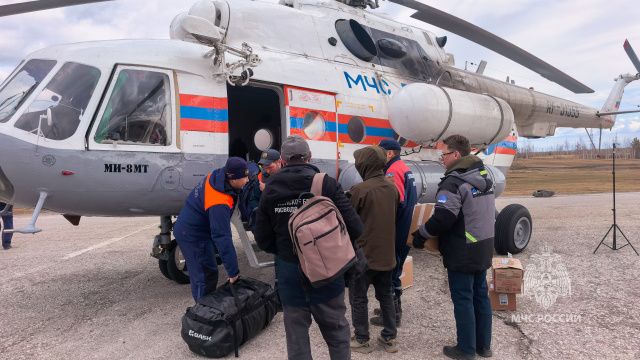 Оперативные группы МЧС России работают в Ленском, Алданском и Амгинском районах