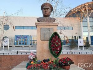 Авиаторы Якутии отметили 105-летие легендарного якутского лётчика Валерия Кузьмина