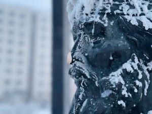 В Якутске вандалы, осквернившие бронзовую скульптуру Семена Дежнева, предстанут перед судом