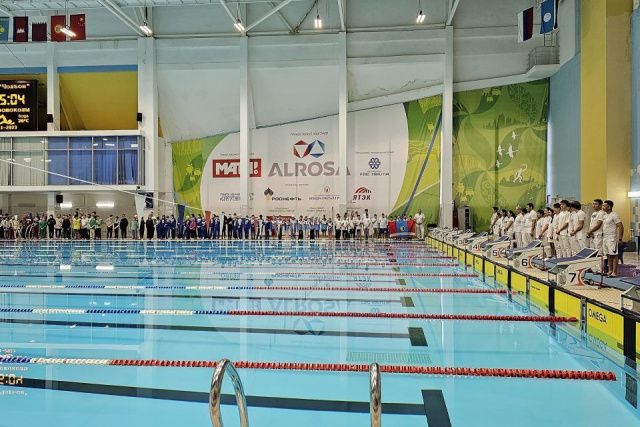 150 юных пловцов вышли на старт соревнований «Олимпийские надежды» в Якутии