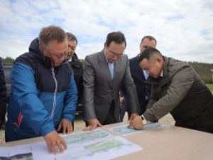 Глава Якутии проверил работу накопителя паромной переправы в Нижнем Бестяхе