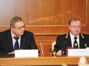 «Кортеж из 10 машин с мигалками»: в Якутск прилетели Степашин и Цицин