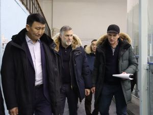 Кирилл Бычков осмотрел ход ремонтных работ в спортивных объектах Якутска