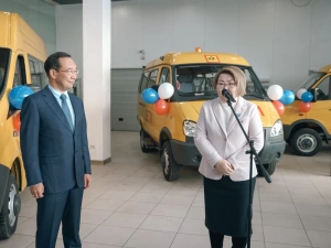 Еще у 20 образовательных учреждений Якутии появились новые автобусы