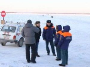 МЧС России выявлены места несанкционированных съездов автомобилей на лед на участке «Якутск — Нижний Бестях»
