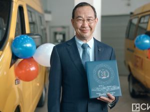 Двадцать новых автобусов передали школам и колледжам в Якутии