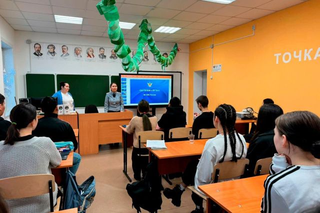 Сотрудники уголовно-исполнительной инспекции проводят профориентационную работу в школах Якутии
