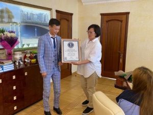 Сардана Авксентьева встретилась с рекордсменом по трикингу Гаврилом Даниловым