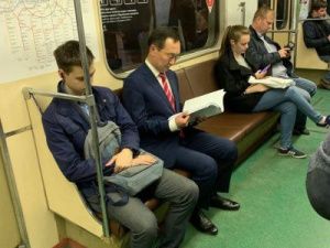 Фотофакт: глава Якутии замечен в московском метро