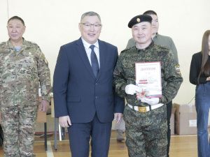 Федерация профсоюзов Якутии организовала смотр строевой подготовки среди работающей молодежи