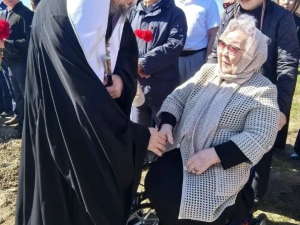 Правящий архиерей совершил панихиду на месте упокоения первого президента Якутии