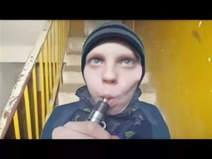 Чем обернется курение вейпов в школах для подростков