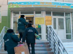 Приятная новогодняя миссия якутских пожарных