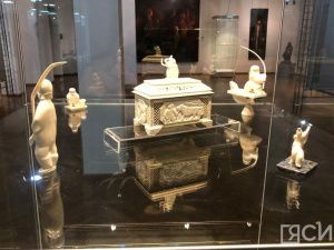 Национальный художественный музей презентовал выставку художника-костореза Михаила Слепцова