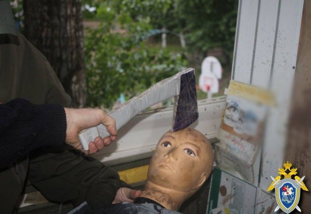 Житель Усть-Алданского района зарубил знакомого топором