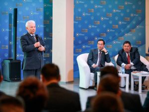 Глава Якутии и Первый Президент обсудили с главами наслегов и районов новую модель якутского села 