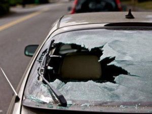 В Алдане пьяный мужчина разбил монтировкой чужую машину: Вынесен приговор