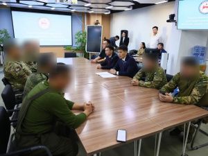 В Якутске состоялось традиционное вручение национальных ножей бойцам специальной военной операции