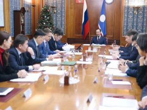 Айсен Николаев поблагодарил руководство и коллективы Фонда будущих поколений Якутии и Национального фонда «Баргарыы» за работу в 2023 году