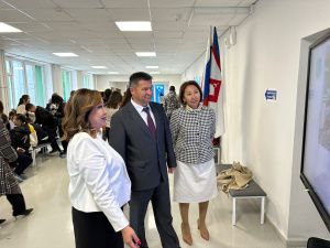 Андрей Тарасенко поздравил с Днем знаний на торжественной линейке школы №29