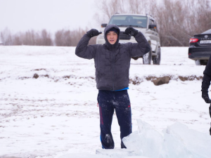 В Якутске прошел субботник по заготовке льда для семей участников СВО и пожилых